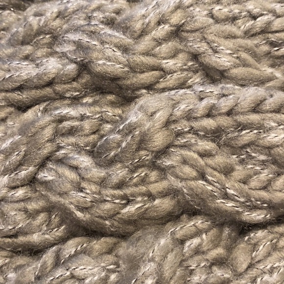 SOLD OUT Gray Cable Knit Faux Fur Pompom Beanie Fleece Lined Women's Winter Hat - Picture 4 of 4